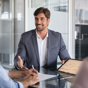Affittare casa: è meglio da privati o con un consulente?